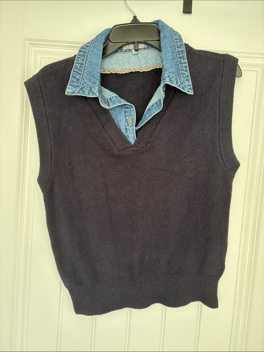 Sleeveless V-Neck Knit Sweater Vest in Navy